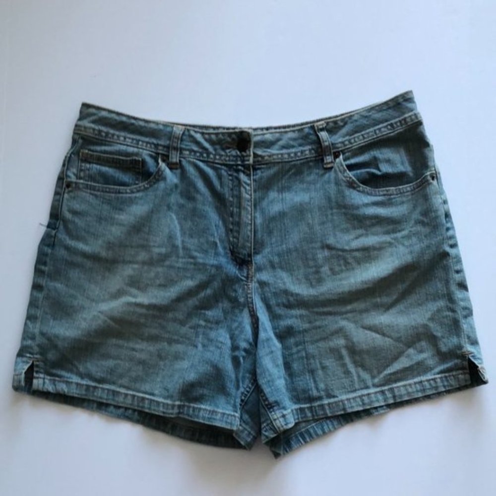 St .John's Bay Woman's Stretch Denim Short Light Blue Size 14